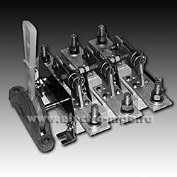 Б4454. Разъединитель РЕ19-4131140 1000А передняя смещенная рукоятка (Кореневский з-д НВА)