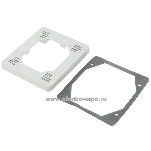 Е4837. Плата 3902 105х90мм универсальная для одной розетки (Famatel Испания)