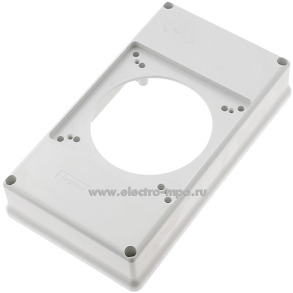 Е4870. Плата 057717 220х125мм с гнездом 106х106мм (Legrand)