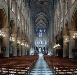 Собор Парижской Богоматери осветили